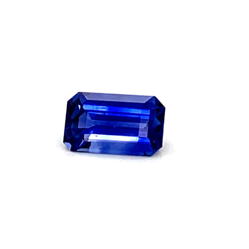 Royal Blue Sapphire - 3.01 carats Origin: Sri Lanka (Ceylon)