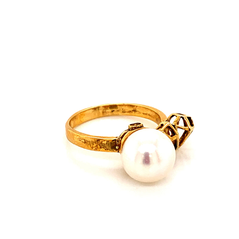 White pearl ring